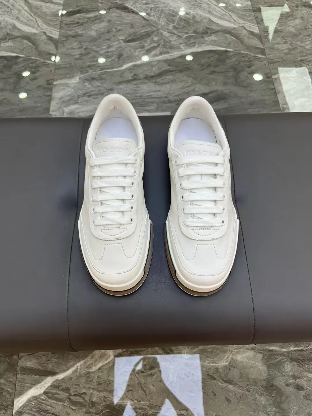 Men's shoes 💰460 [New style] 🐝🐝⚠️[DG] ⚠️High grade, top craftsmanship ⚠️Men's casual style, regular size 39 to 44 (45 can be customized ⚠️D &G Fashionable and casual style, unique design style! Fully original single-layer calfskin hollow design, inner calfskin latex back foot! Exclusive for summer! Original TPU outsole! Look at the details of the quality, and it can stand up to all kinds of tests!